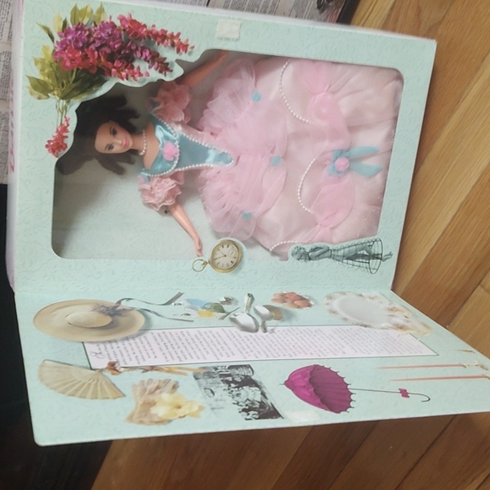 Southern Belle Barbie - Picture 3 of 12